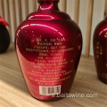 Liqueur shaoxing emballée en rouge et en or